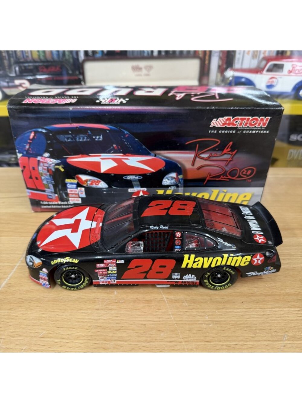 Ricky Rudd #28 Texaco 2001 Taurus 1:24 Action Racing Bank 1 of 1,200